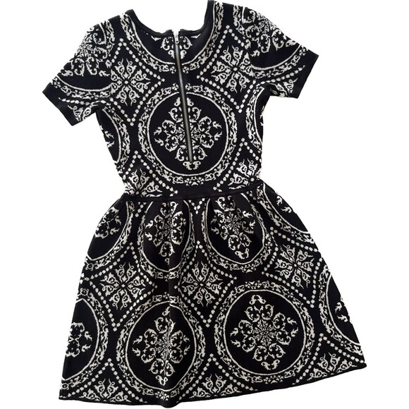 Romeo and Juliet Couture Black And White Pleated Damask Sweater Dress Women’s XS - Picture 2 of 8